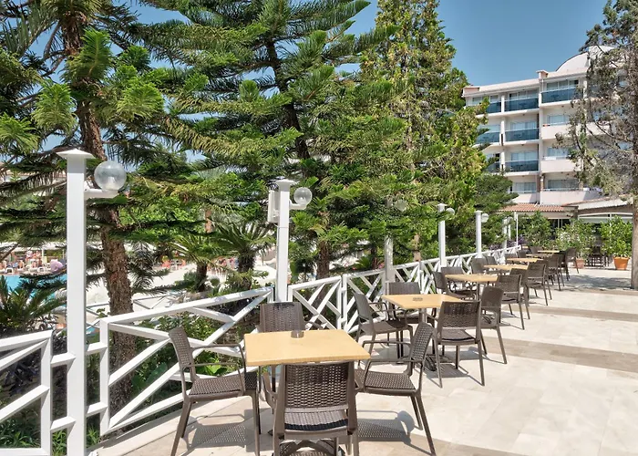 Seaden Corolla Hotel