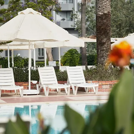 Seaden Corolla Hotell Side